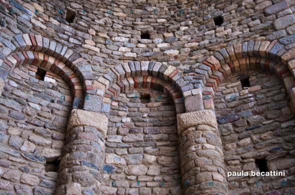 Interno della chiesa di Santa Maria (Cittadella di Roses) Interno della chiesa di Santa Maria (Cittadella di Roses)