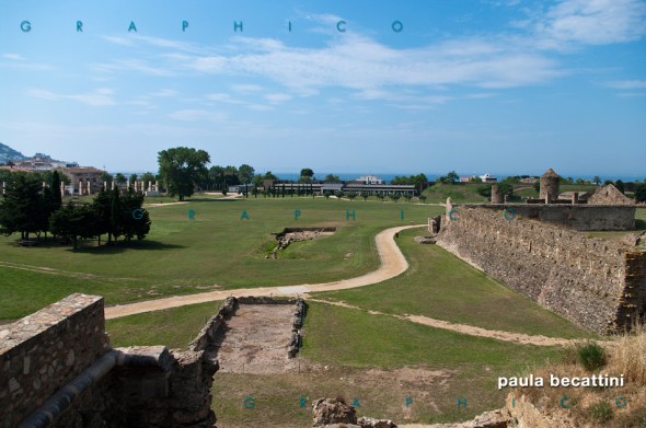 Veduta dall'alto delle mura della Cittadella di Roses Veduta dall'alto delle mura della Cittadella di Roses
