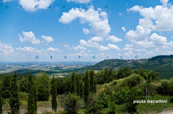 Montalcino sulla linea d'orizzonte