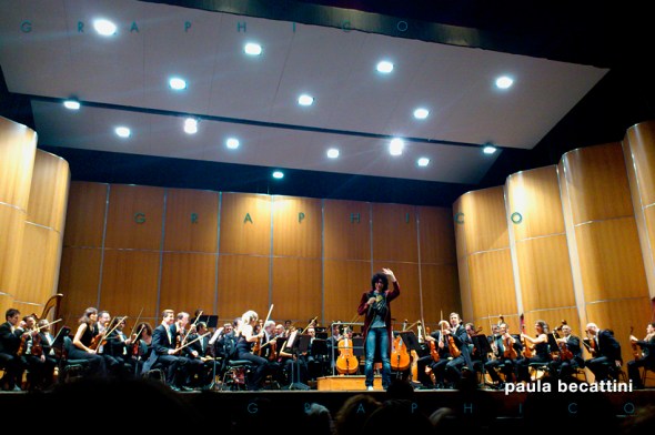 Allevi si presenta sul palco del Teatro Verdi di Firenze (15 novembre 2012) Allevi si presenta sul palco del Teatro Verdi di Firenze (15 novembre 2012)