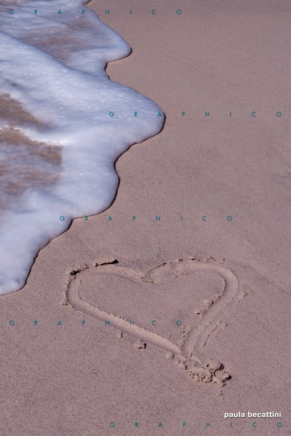 Cuore di sabbia e onda