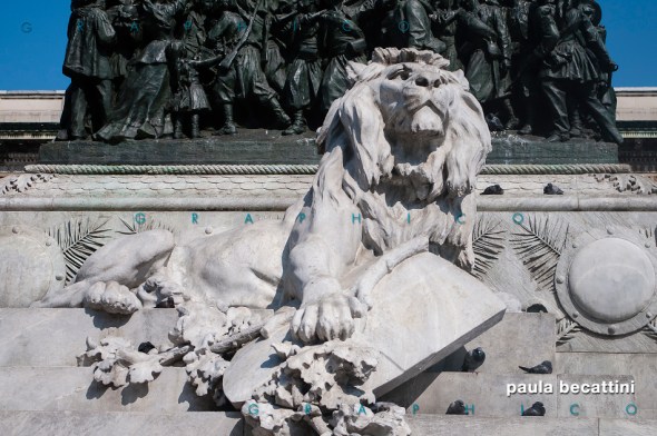 Monumento Equestre di Vittorio Emanuele II in Piazza Duomo a Milano